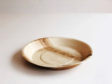 Large round biodegradable palm leaf plate 22cm